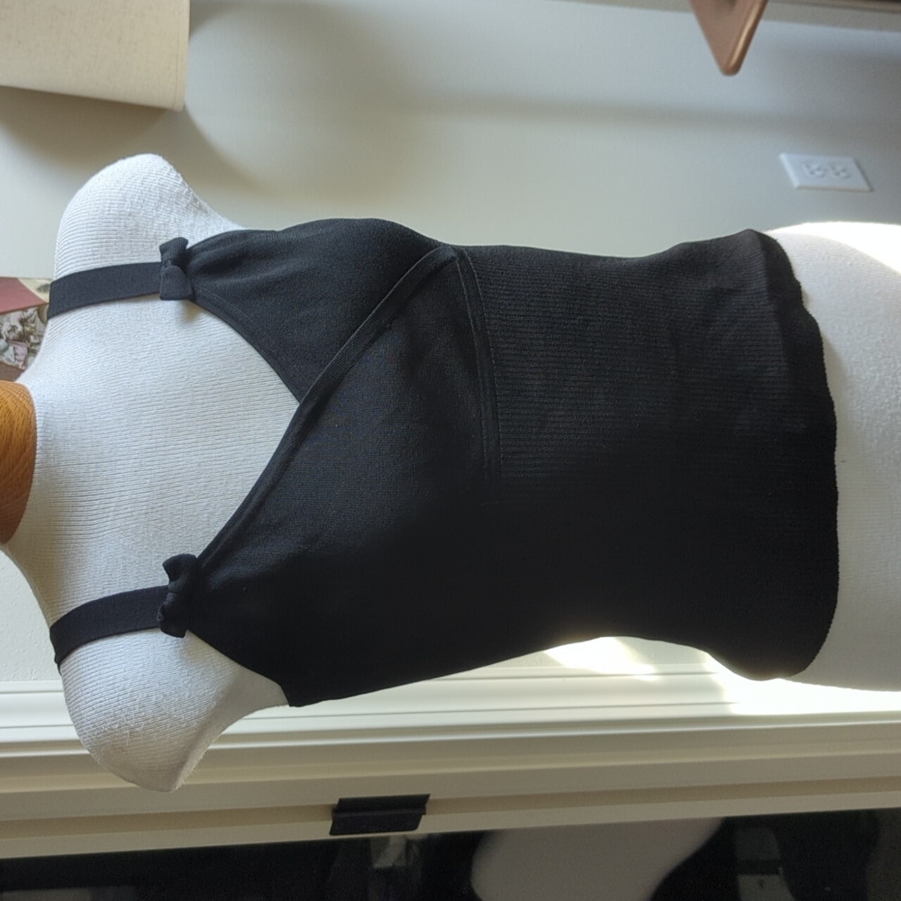 Size Small stretchy top with bow details